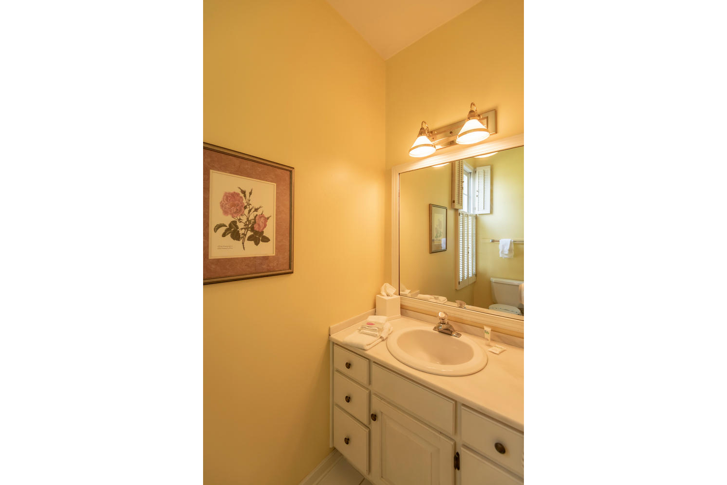 Honeymoon Suite 1096 Half Bath