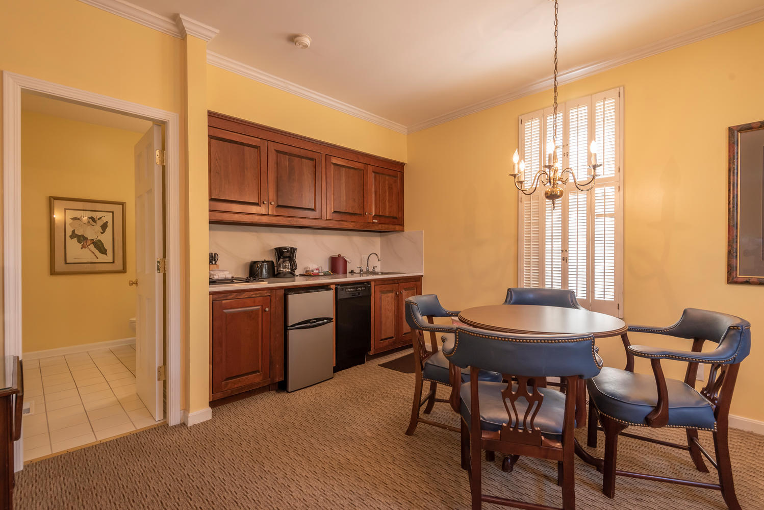 Honeymoon Suite 1096 Kitchenette