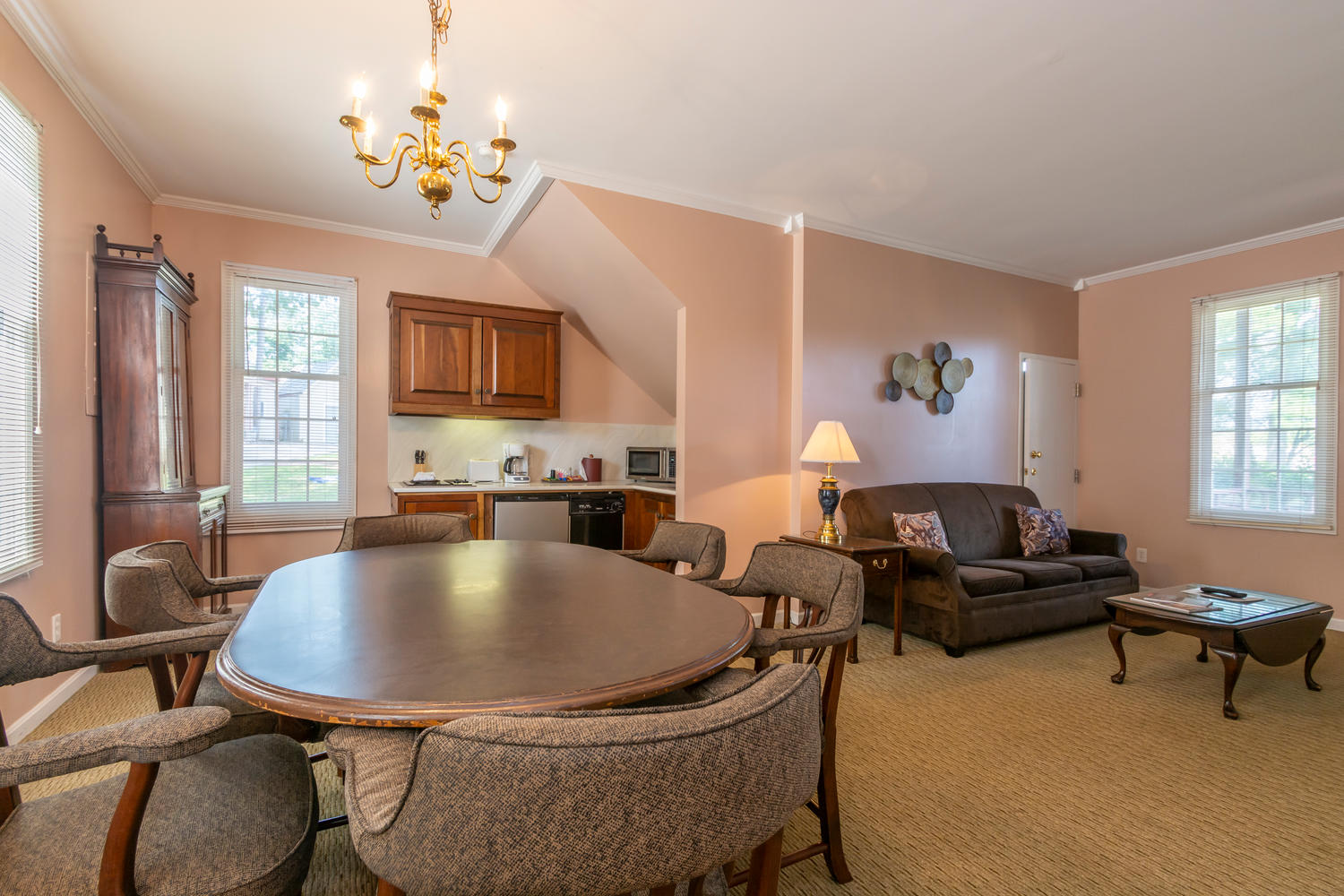 Suite 1100 Dining Table