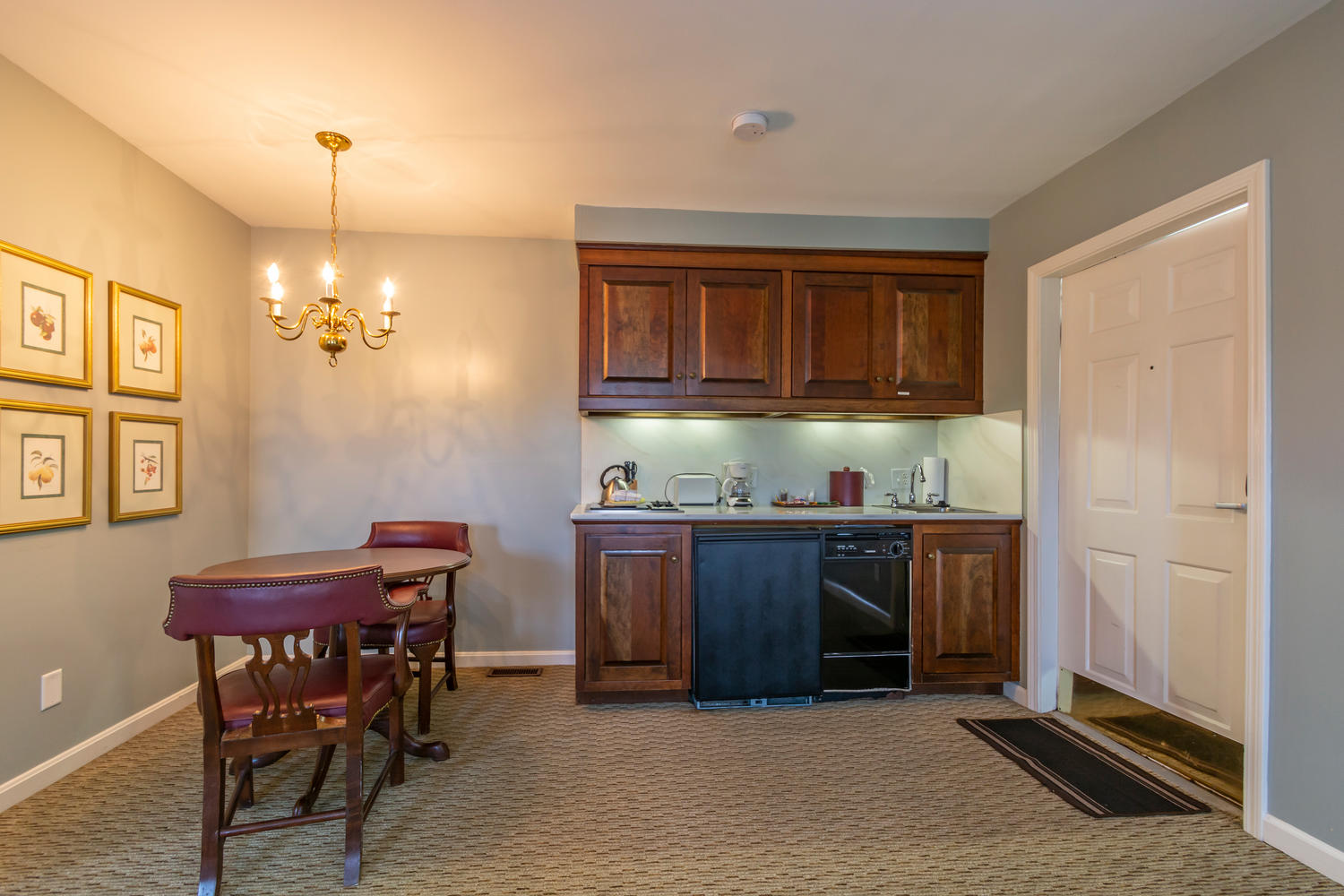 Suite 1115 Kitchenette