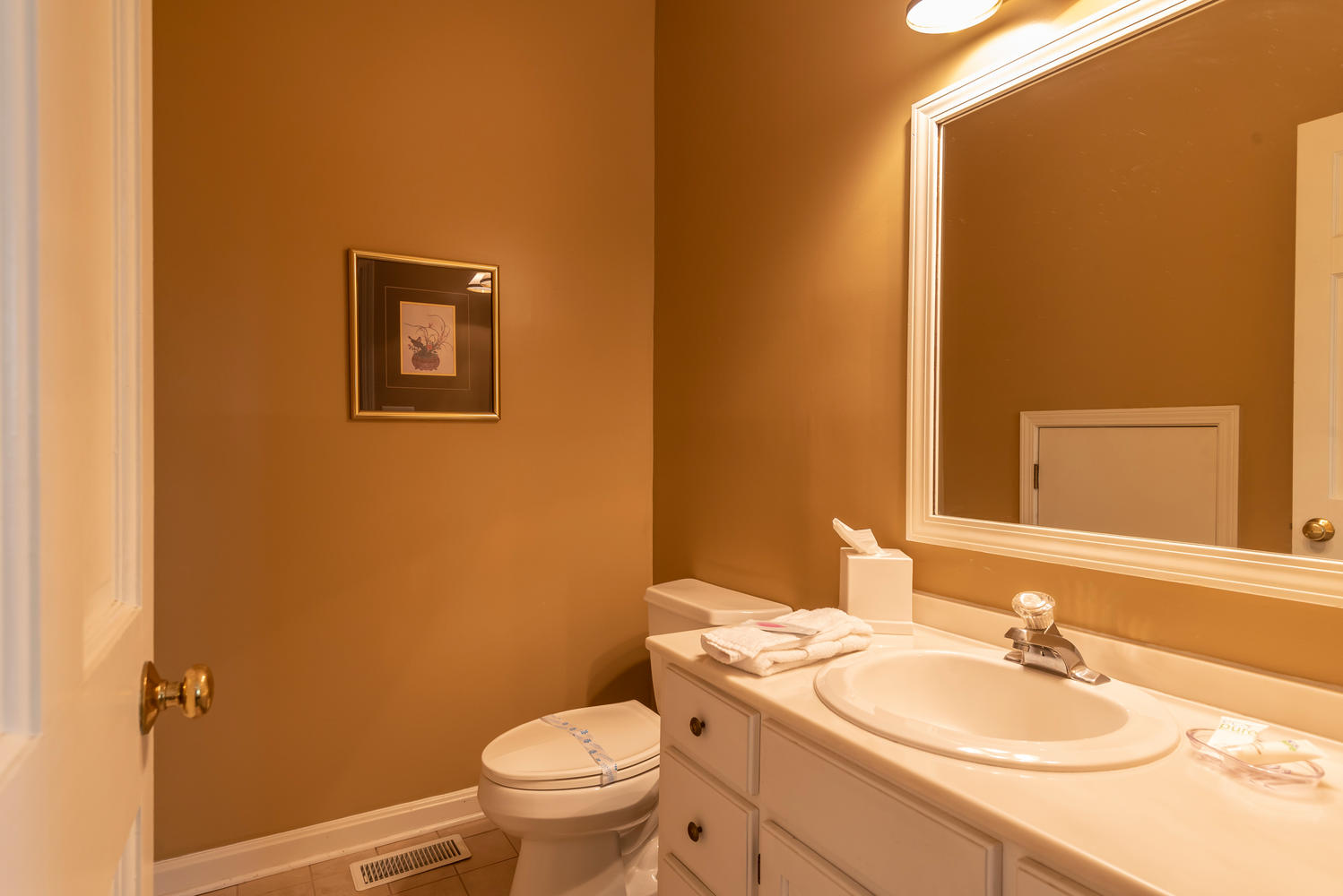 Suite 1123 Downstairs Half Bath